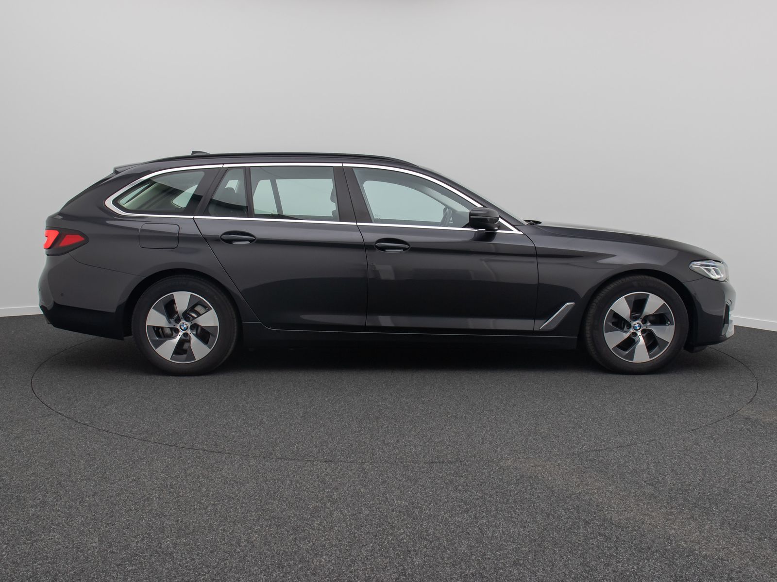 Fahrzeugabbildung BMW 520d xD  DAB Laser HUD Kamera AHK ALarm Komfort