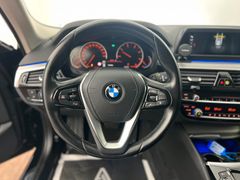 BMW 520 d M Sport Line / 2.HD / NUR 87.tKM /PANORAMA BMW 520 d M Sport Line / 2.HD / NUR 87.tKM /PANORAMA
