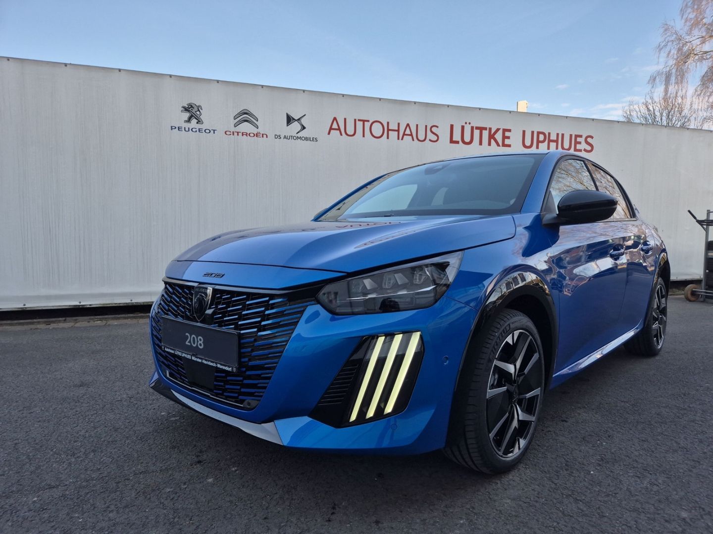 Fahrzeugabbildung Peugeot 208 Hybrid 1.2 GT 136 e-DSC6 Panorama Navi ACC