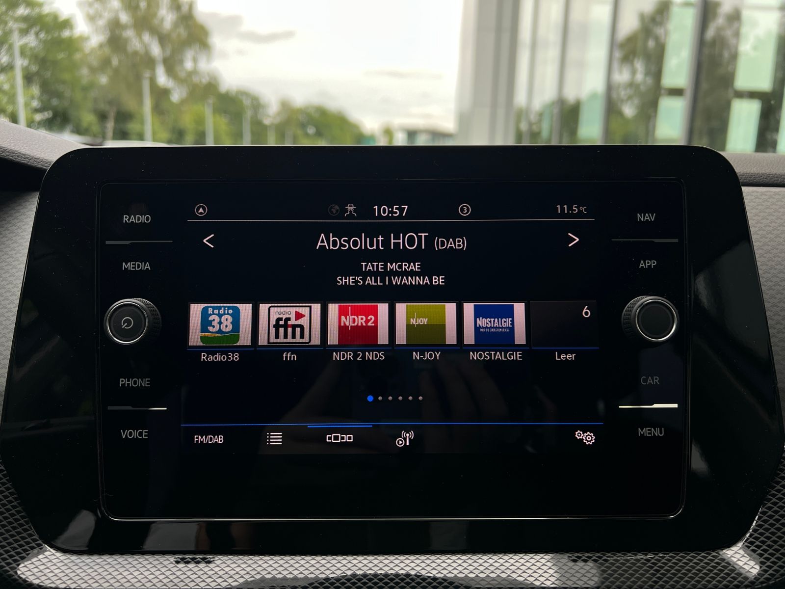 Fahrzeugabbildung Volkswagen T-Cross Life 1.0 l TSI *LED,ACC,Navi,Kamera,16''