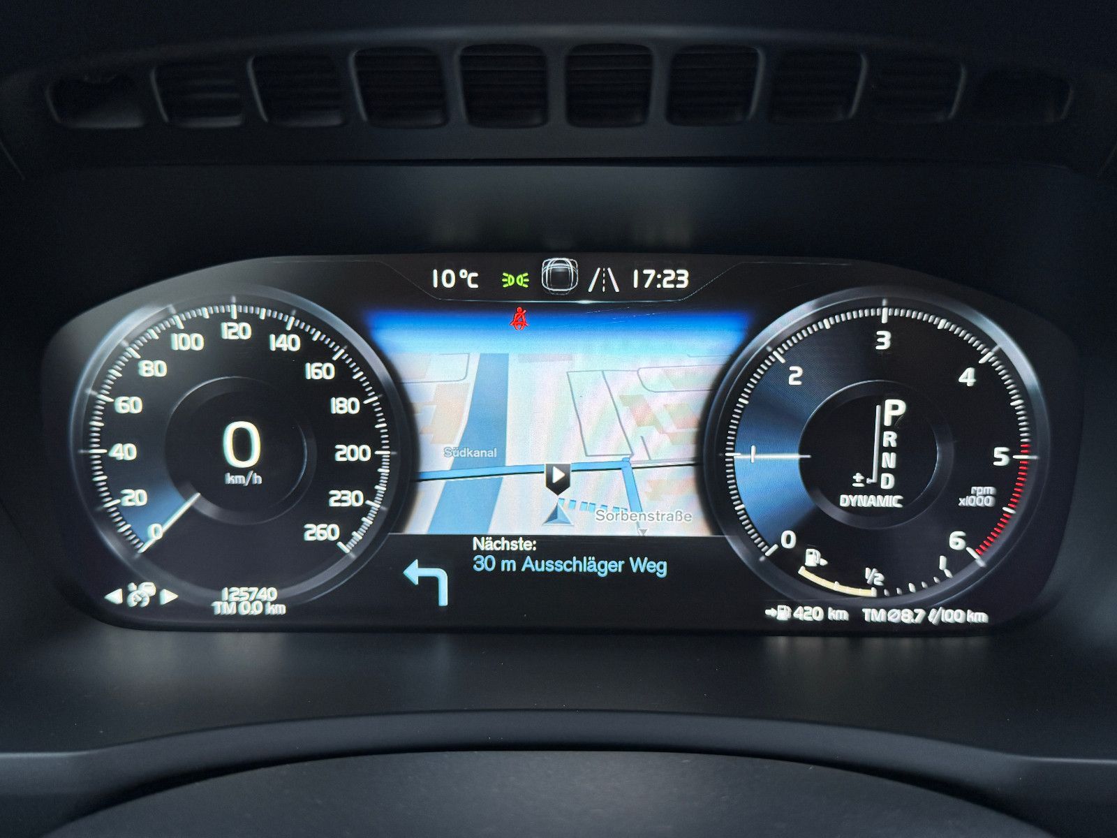 Fahrzeugabbildung Volvo XC90 INSCRIPTION AWD PANO HUD SITZKLIMA MEMORY