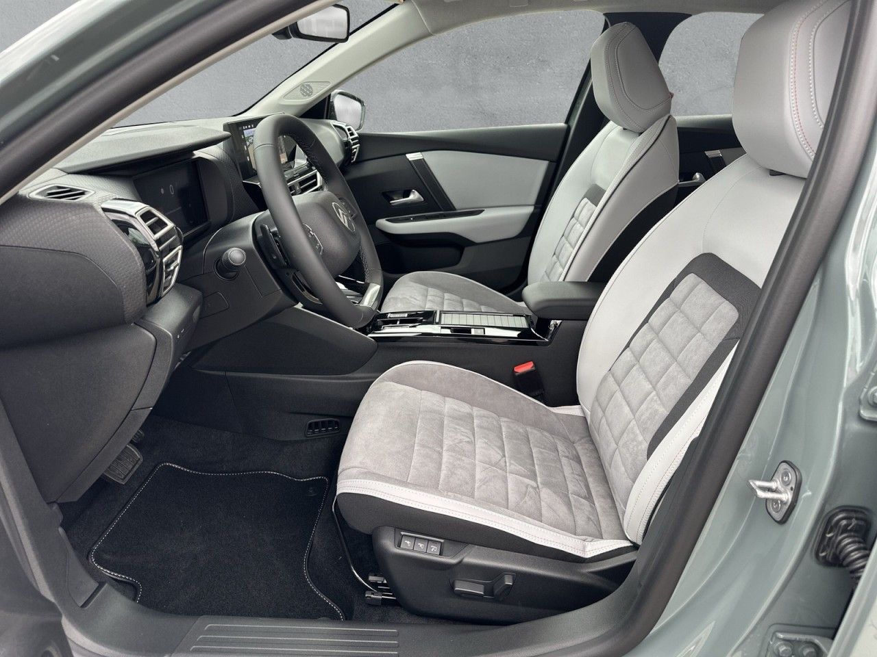 Fahrzeugabbildung Citroën C4 X Hybrid 145 Doppelkupplung 6-Gang MAX