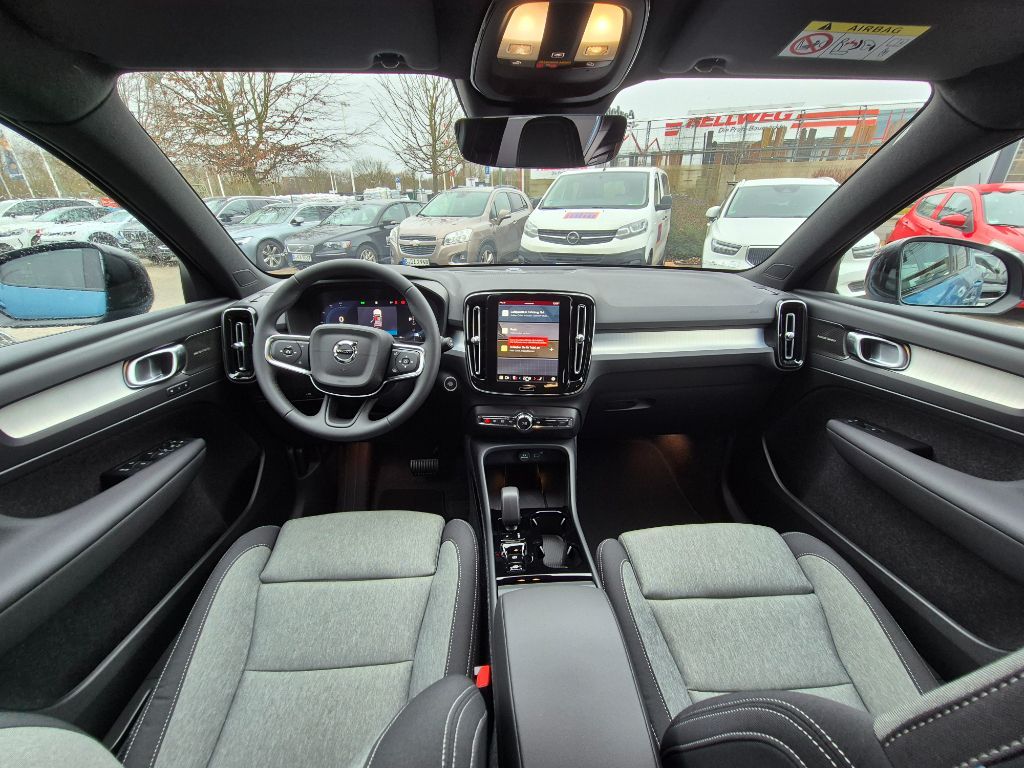 Fahrzeugabbildung Volvo XC40 B3 B DKG Plus Dark+PixelLED+Allwetter+