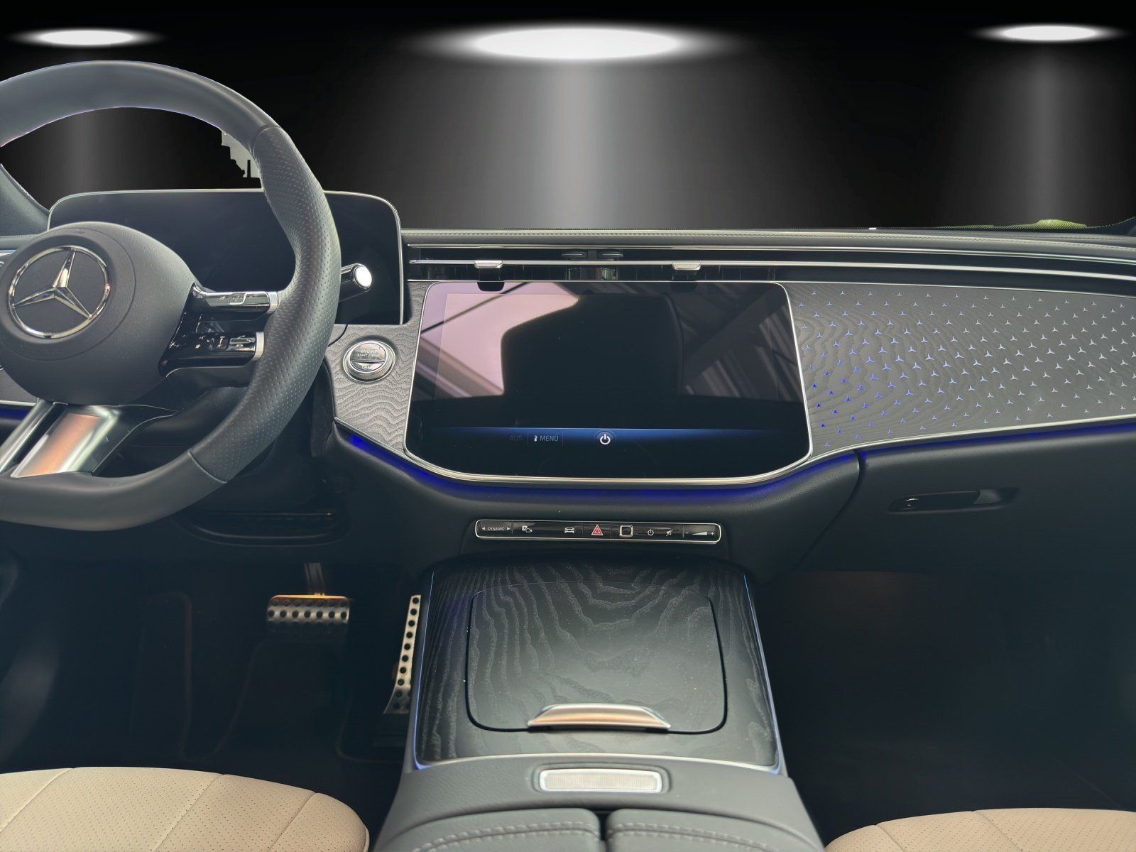 Fahrzeugabbildung Mercedes-Benz E 200 d AMG Pano AHK Memory DISTR 360°