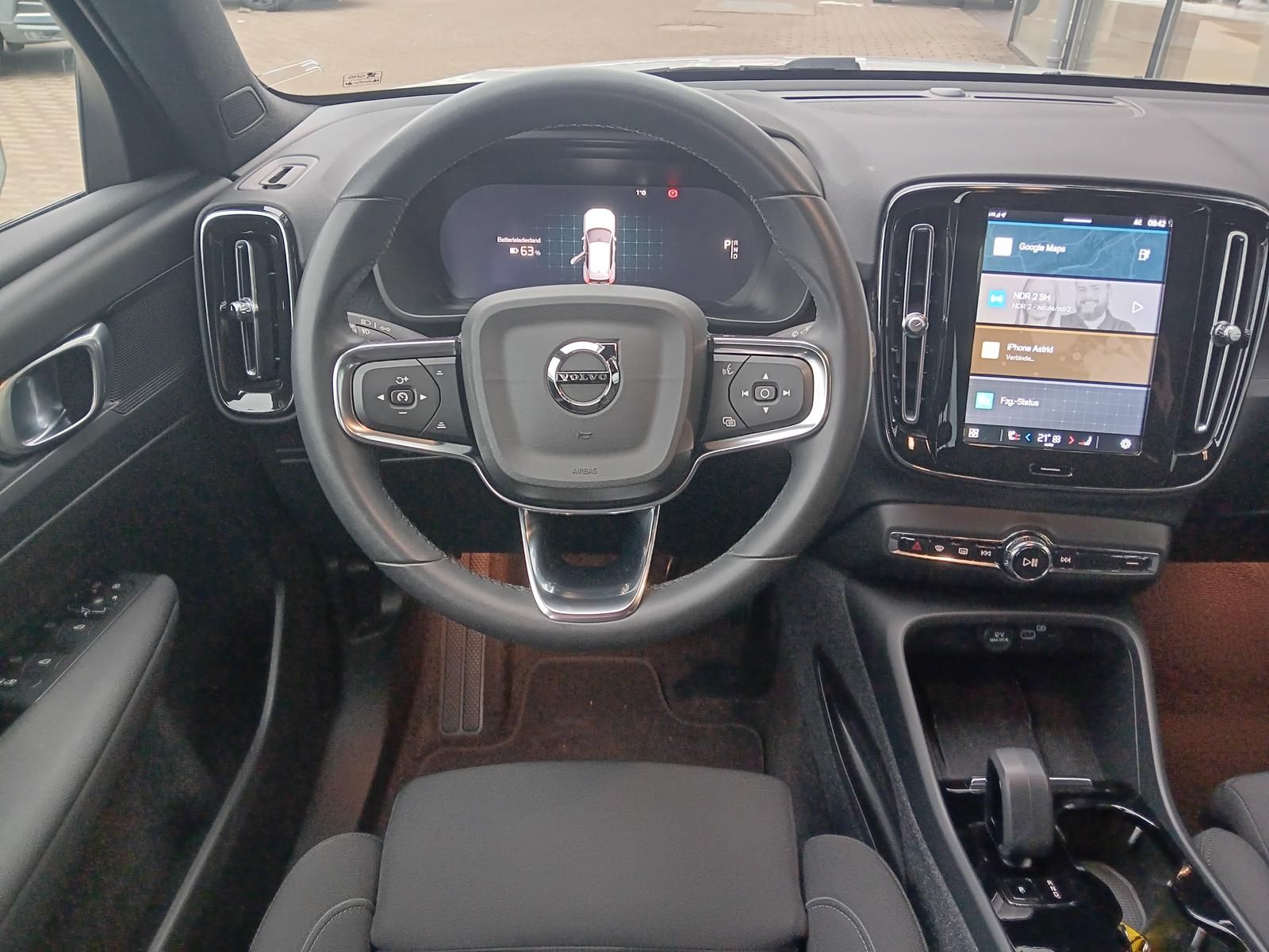 Fahrzeugabbildung Volvo XC40 Core Recharge Pure Electric 2WD