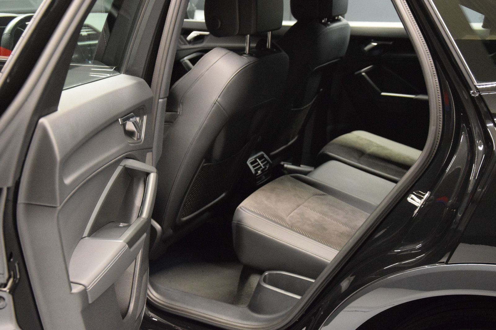 Fahrzeugabbildung Audi Q3 Sportback 45 TFSI e S line ACC Ambiente el.Hk