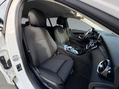 Fahrzeugabbildung Mercedes-Benz C 180 T CGI Navi Sitzh Alu LED el.Klappe 2.Hand