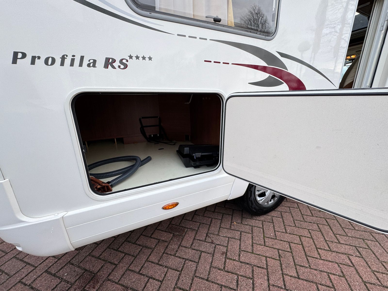 Fahrzeugabbildung Eura Mobil PROFILA RS 670 SB SAT HUBBETT LOUNGE PAKET LEDER