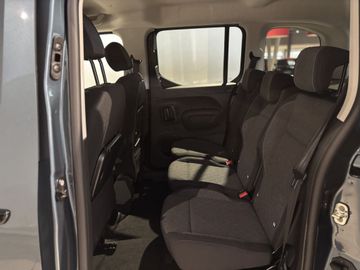 Fotografie des Opel Combo Electric E 50kWh GS