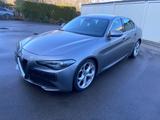 Alfa Romeo Giulia Super Q4 Klima PDC 2HD navi F1 Schaltung - Alfa Romeo Giulia: Super