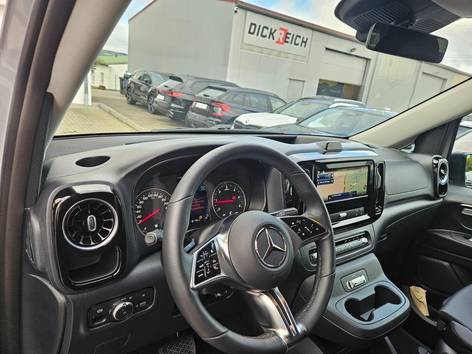 Fahrzeugabbildung Mercedes-Benz Vito 119 Tourer lang SELECT Sport LED*LEDER*AHK