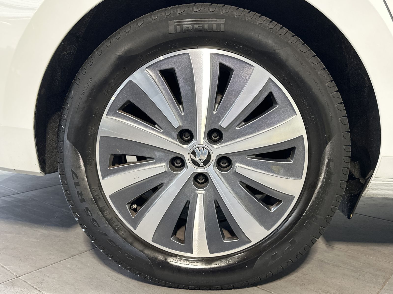 Fahrzeugabbildung SKODA Superb Combi 2.0 TDI DSG Ambition NAV+LED+AHK+VC