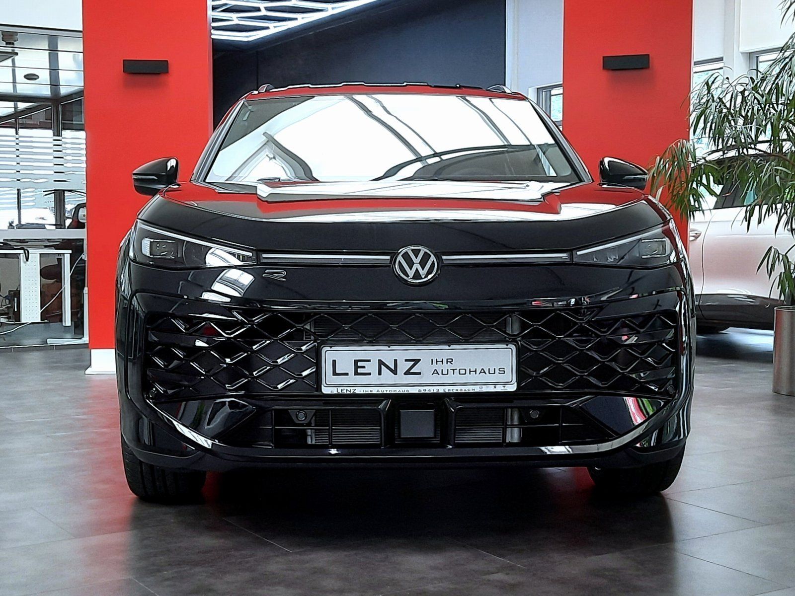 Fahrzeugabbildung Volkswagen T-Roc eTSI R-Line Black&Style DSG *AHK*Cam*ACC*
