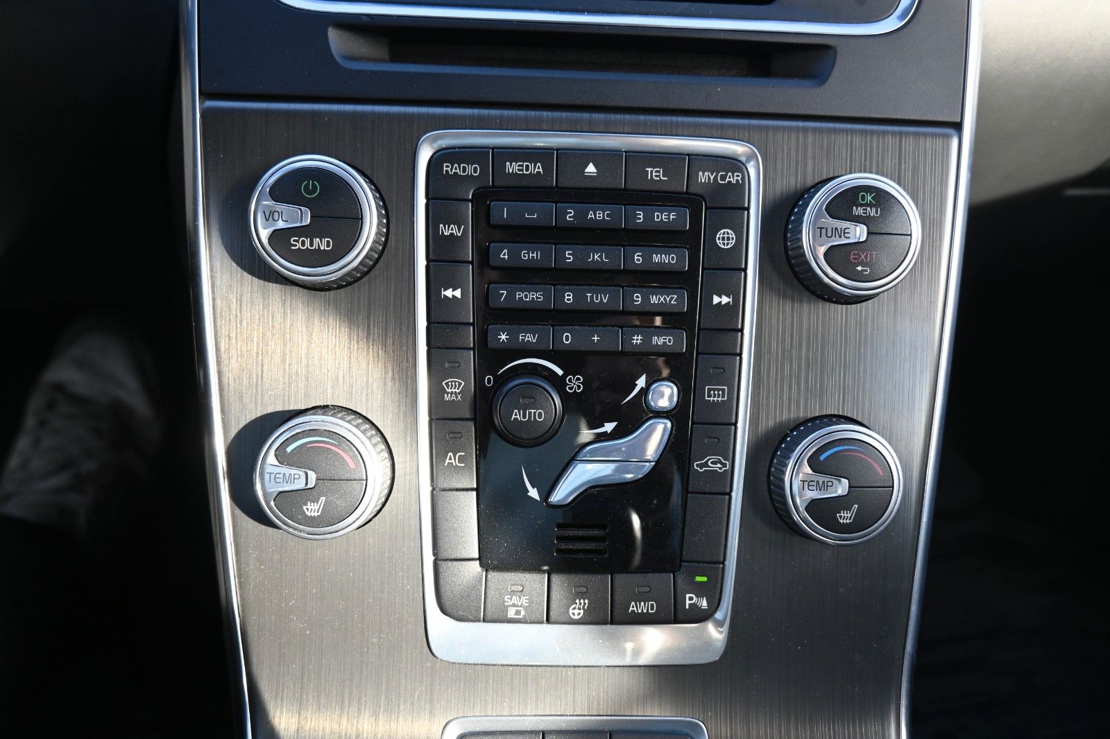 Fahrzeugabbildung Volvo V60 Kombi D6 Summum AWD*NAV*LED*TEMPO*