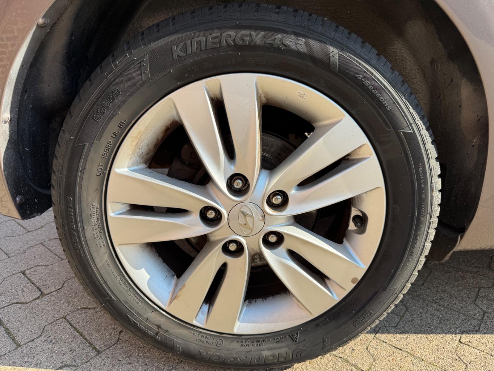 Hyundai ix20 2011 — photo 11