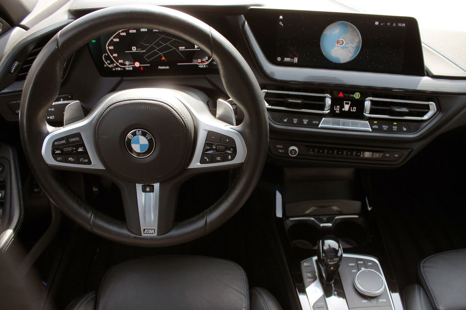 Fahrzeugabbildung BMW M135 i xDrive HUD Pano LED ACC NAVI PDC Kamera