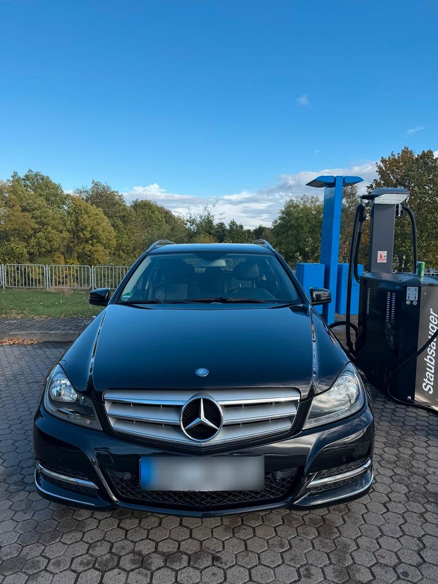Mercedes-Benz C180 2011 — engine 156 HP (115kW)