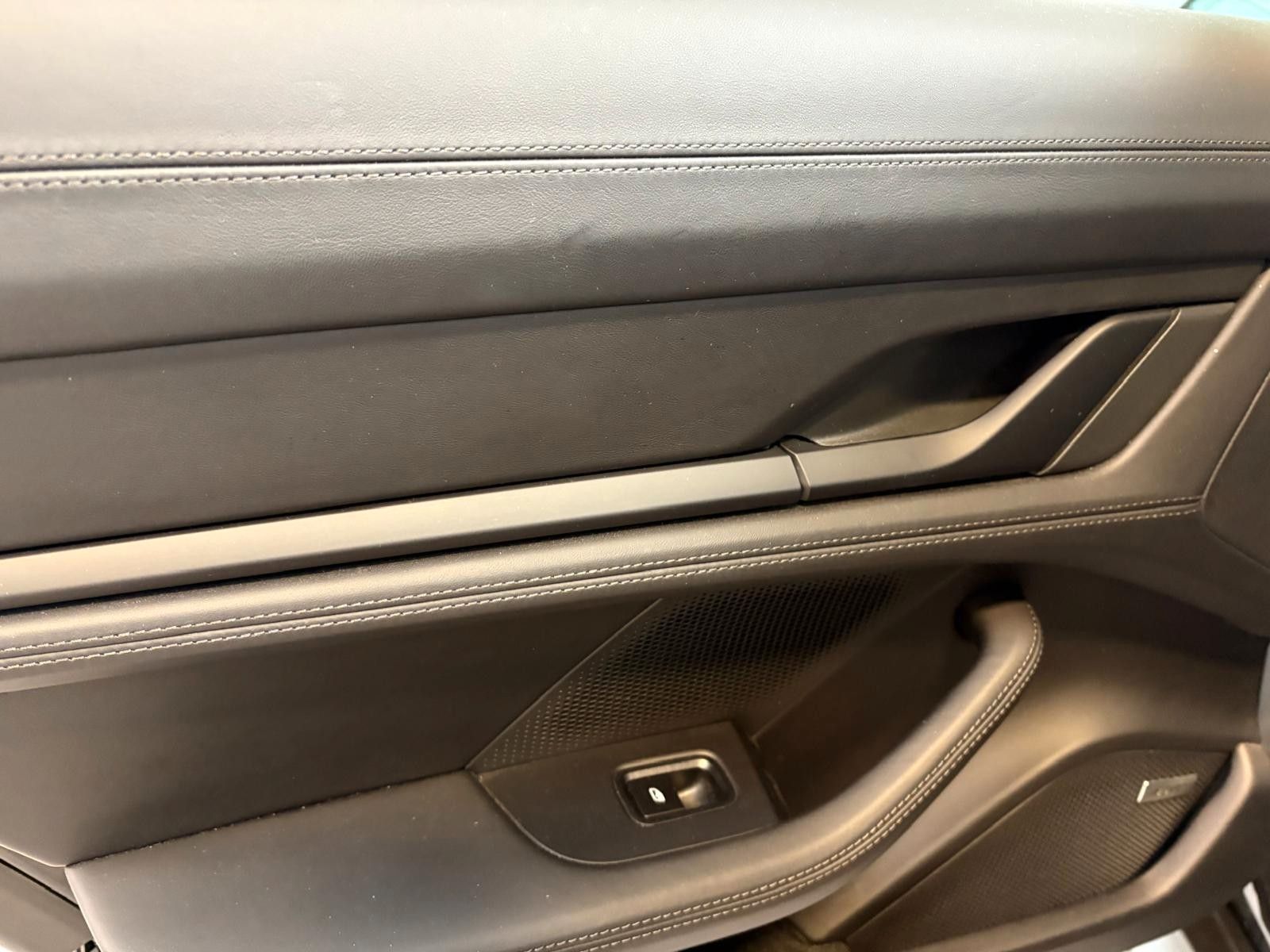 Fahrzeugabbildung Porsche Taycan Cross Turismo 4 performance 93 kwh