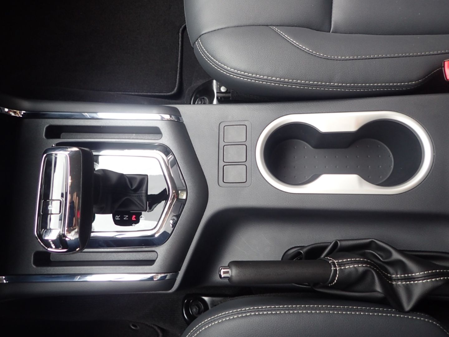 Fahrzeugabbildung DFSK Rich 6 4x4 Diesel Pick Up 3T-Zuglast 360°Cam App