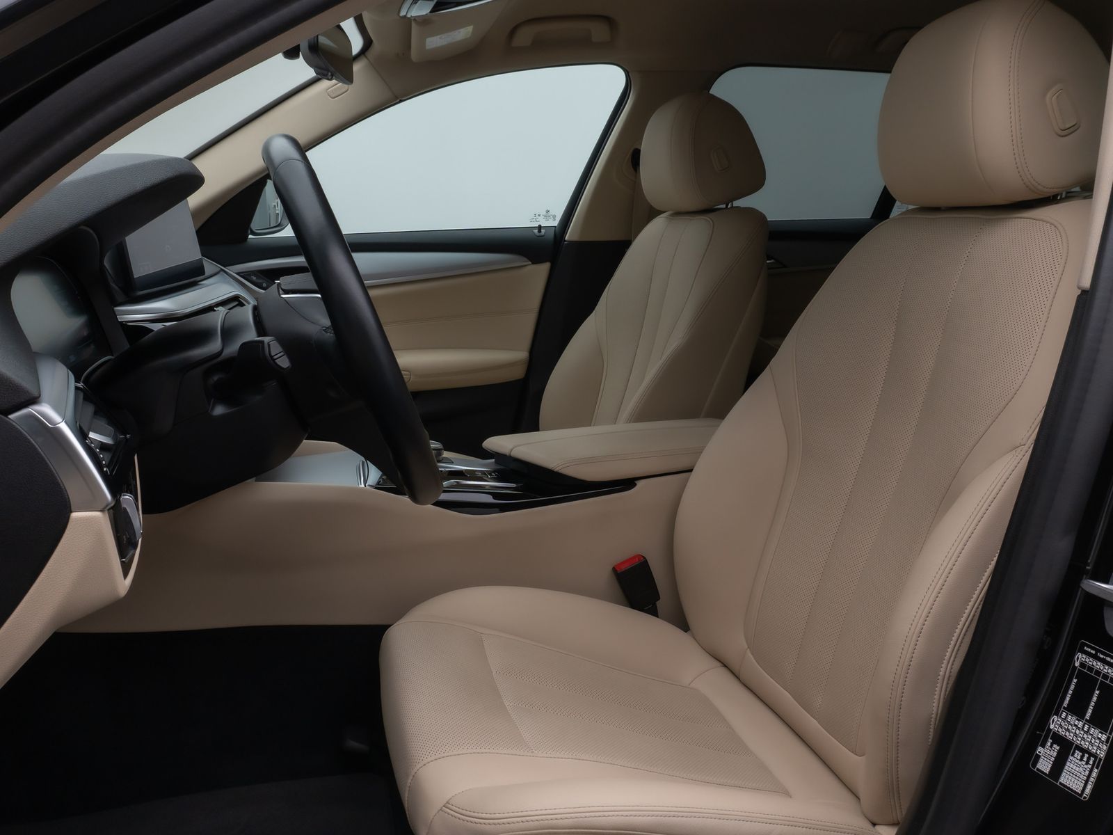 Fahrzeugabbildung BMW 520d Kamera HUD DAB CockPitPro Sitzhzg Alarm LED