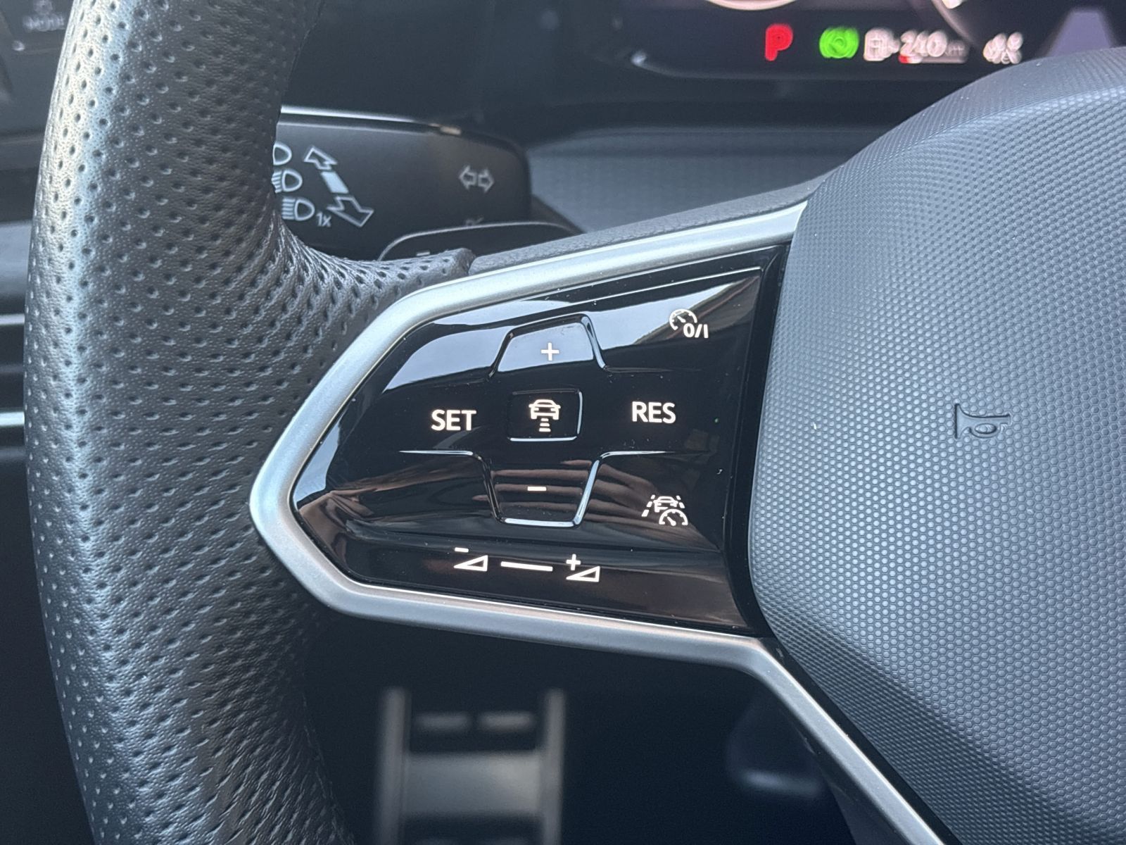 Volkswagen Golf GTD 2.0 TDI DSG AHK HUD Matrix Pano SHZ Rüc foto 19