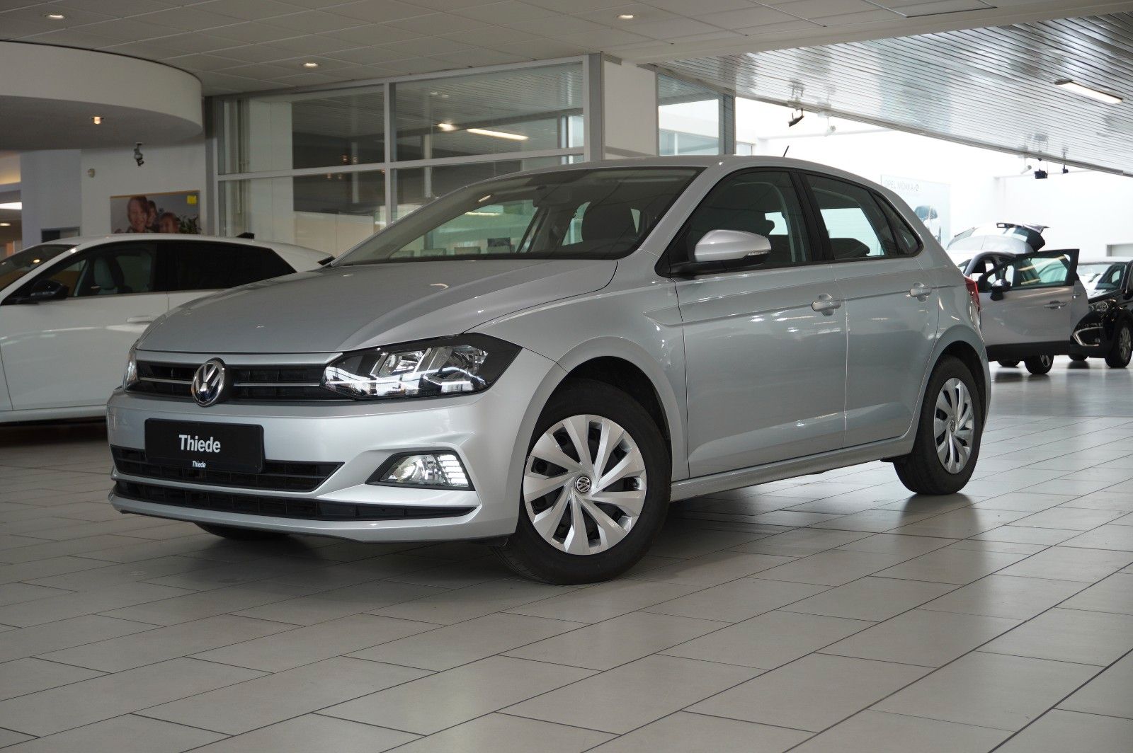 Fahrzeugabbildung Volkswagen Polo VI 1.0 TSI COMFORTLINE LED/KLIMA/SHZ/USB
