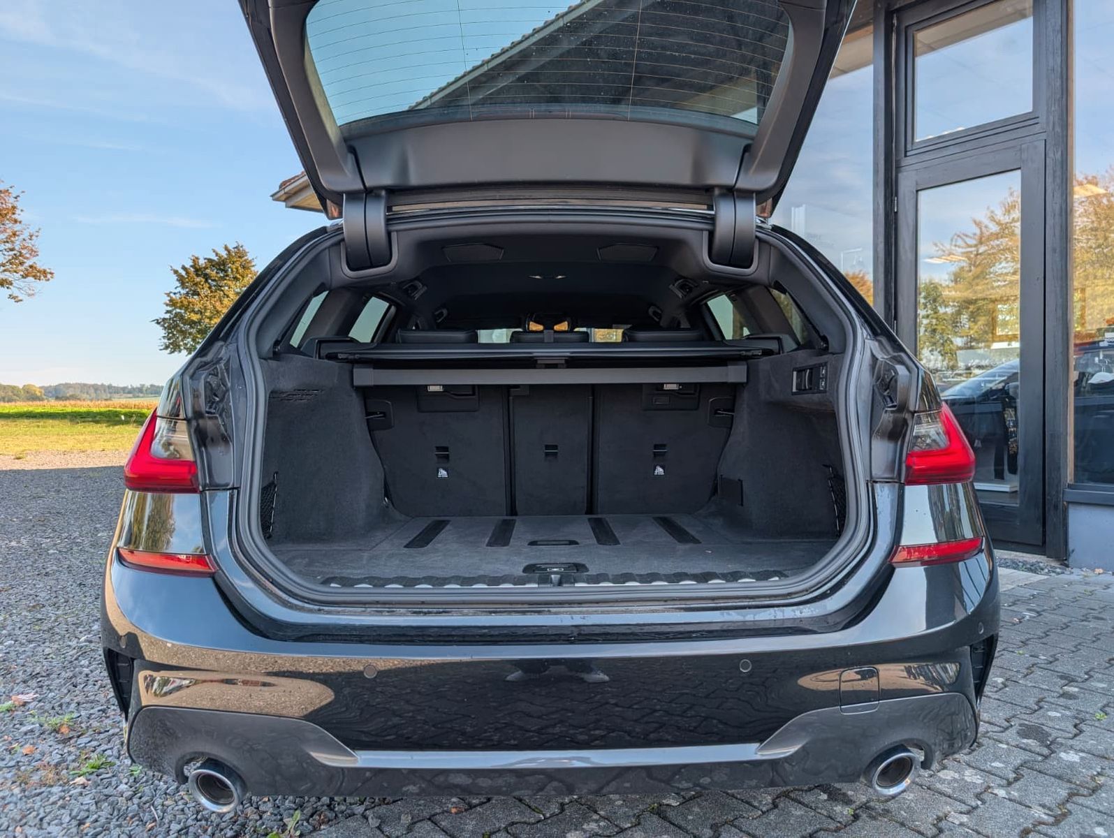 Fahrzeugabbildung BMW 320 3er Touring 320d xDrive M Sport *AMBIENTE*
