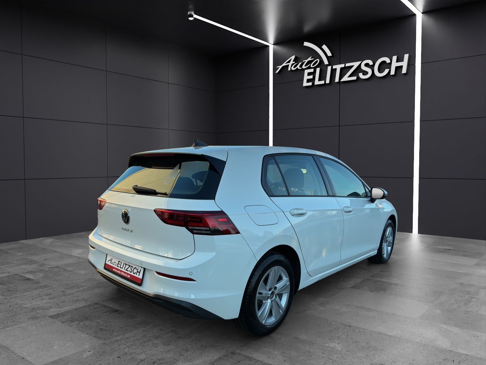 Fahrzeugabbildung Volkswagen Golf VIII Life DSG TDI LED ACC SH PDC Ambiente N