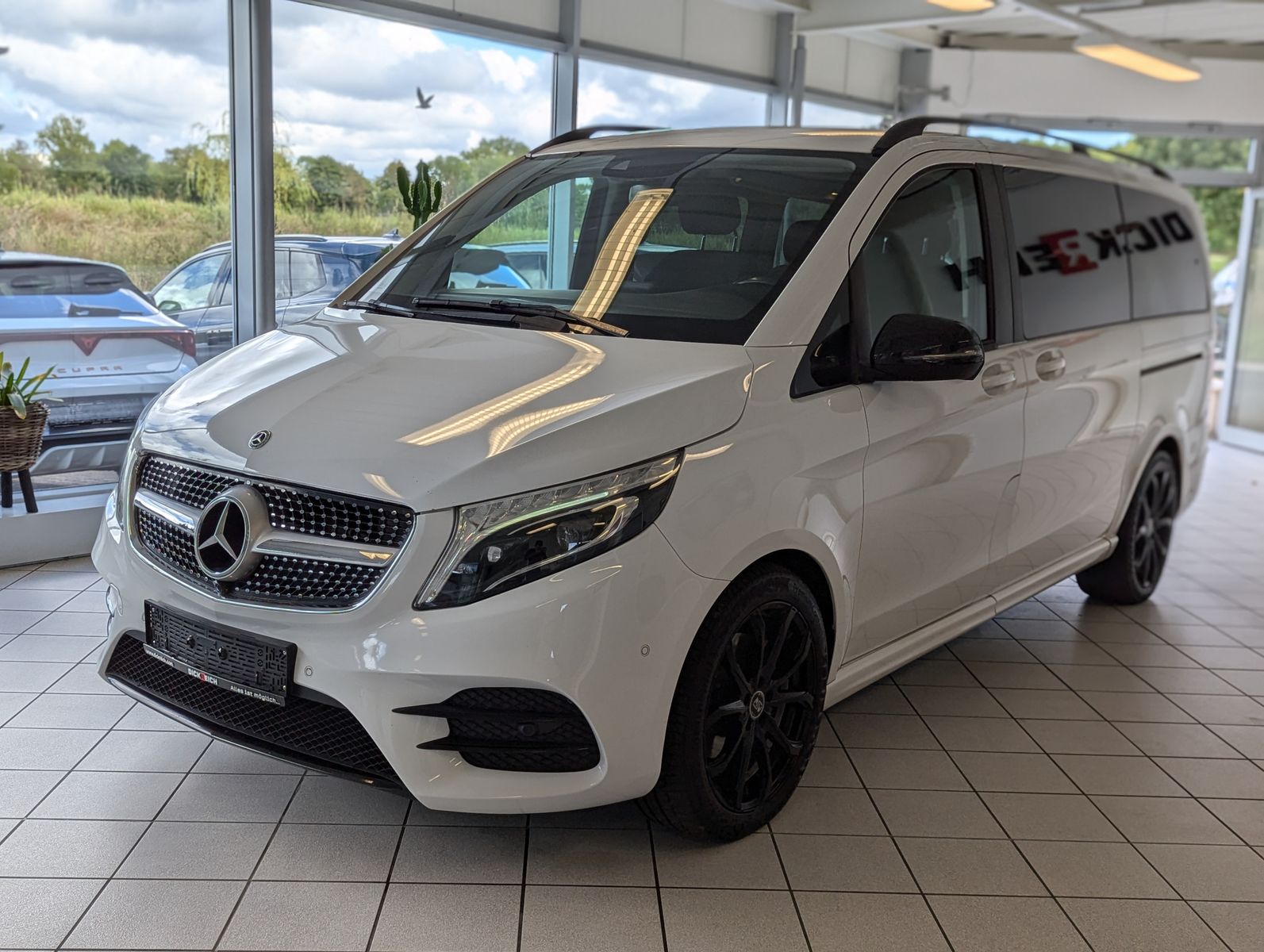 MERCEDES-BENZ V 250 d AMG EDITION lang Pano LED Kamera - Image 3