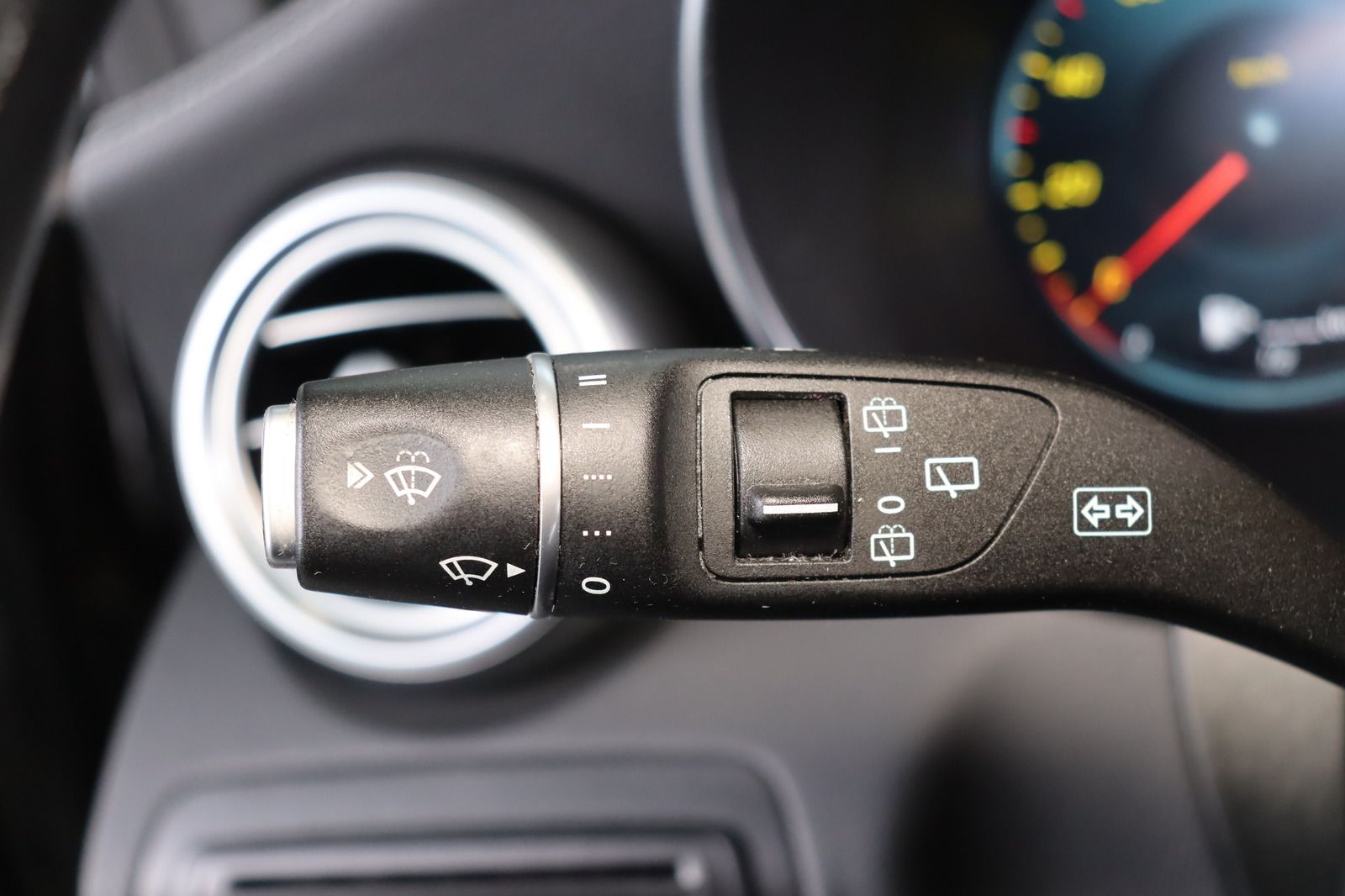 Fahrzeugabbildung Mercedes-Benz GLC 300 e 4Matic * DIS * RFK * LED