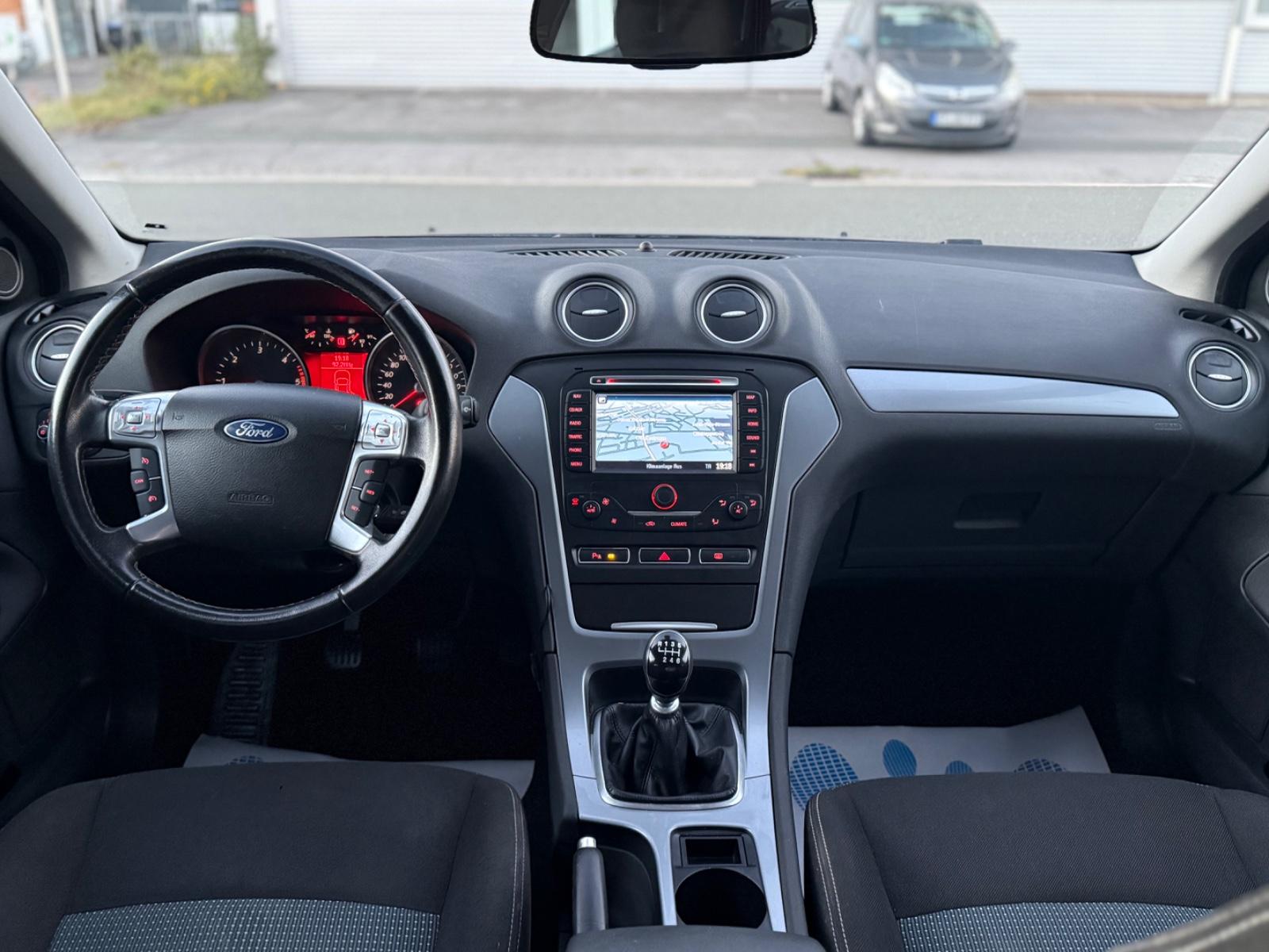 Ford Mondeo 2011 — photo 19