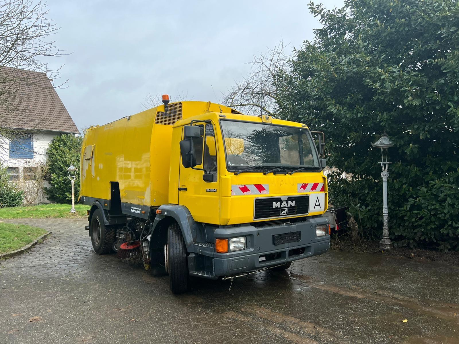 MAN 18.402, 2 Motoren!!  voll funktionsfähig, Besen