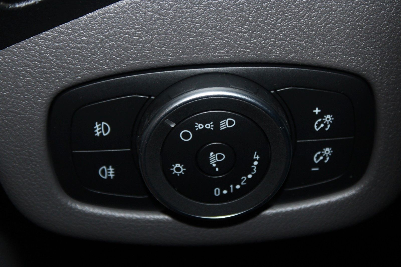 Fahrzeugabbildung Ford Transit Connect TREND L1 KLIMA 3-Sitzer PDC AHK