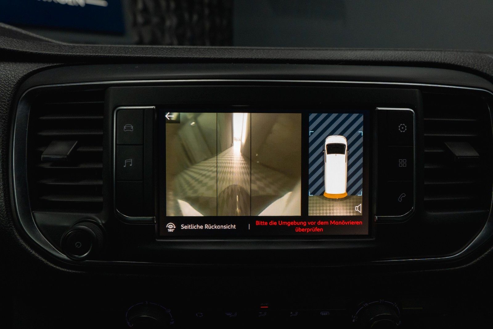 Fahrzeugabbildung Citroën Jumpy Kasten Club M Automatik *Regalsystem*360°*