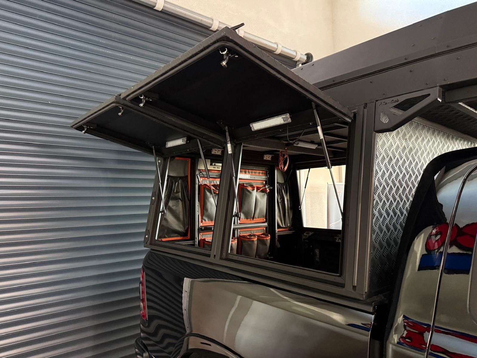 Fahrzeugabbildung Dodge LIMITED NIGHT ALU-CAB PRINS LPG AUS 1. HAND