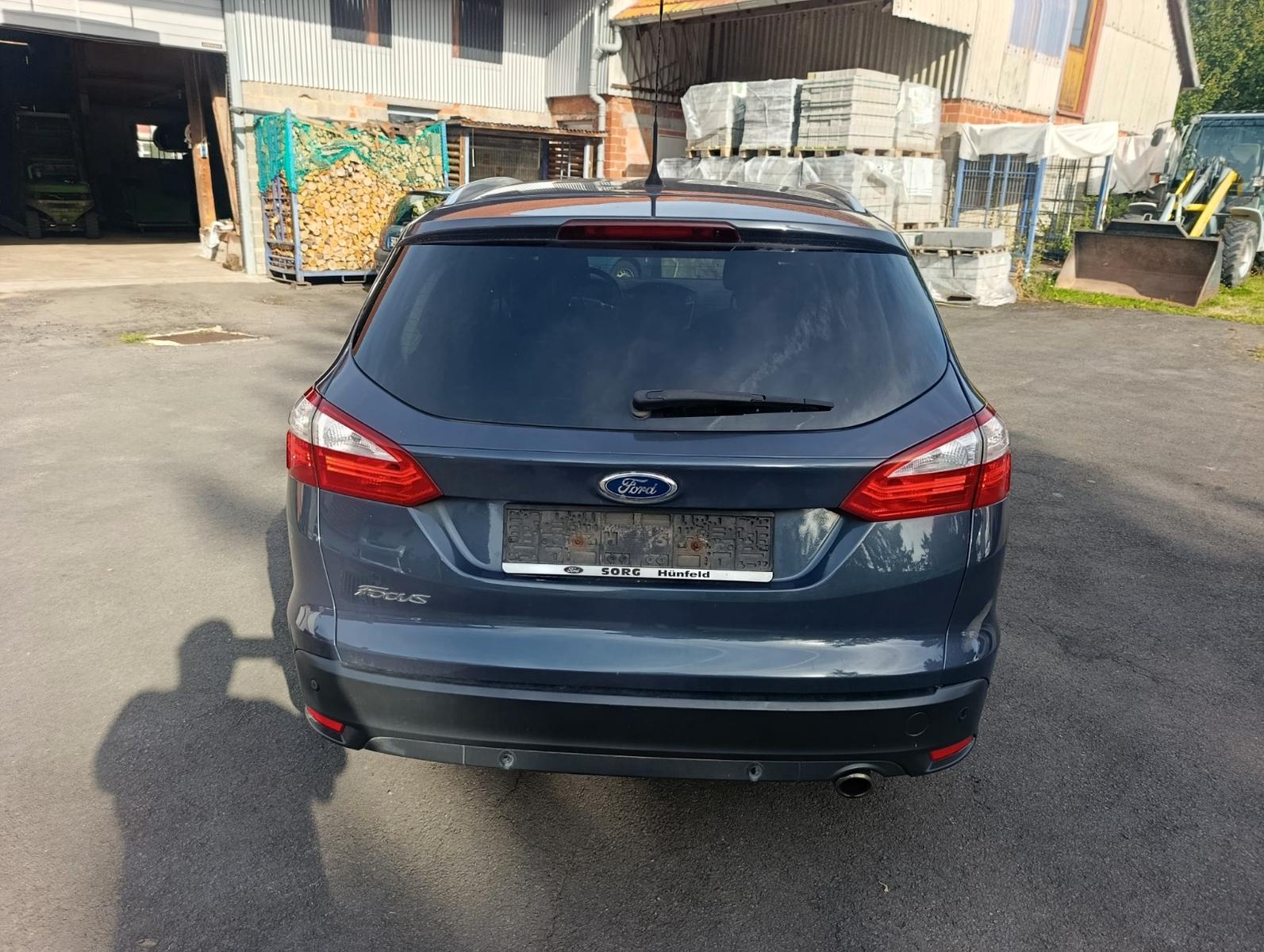 Ford Focus 2011 — photo 8