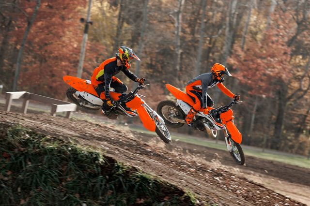 KTM 250 SX-F MJ 24 inkl. Akra ESD