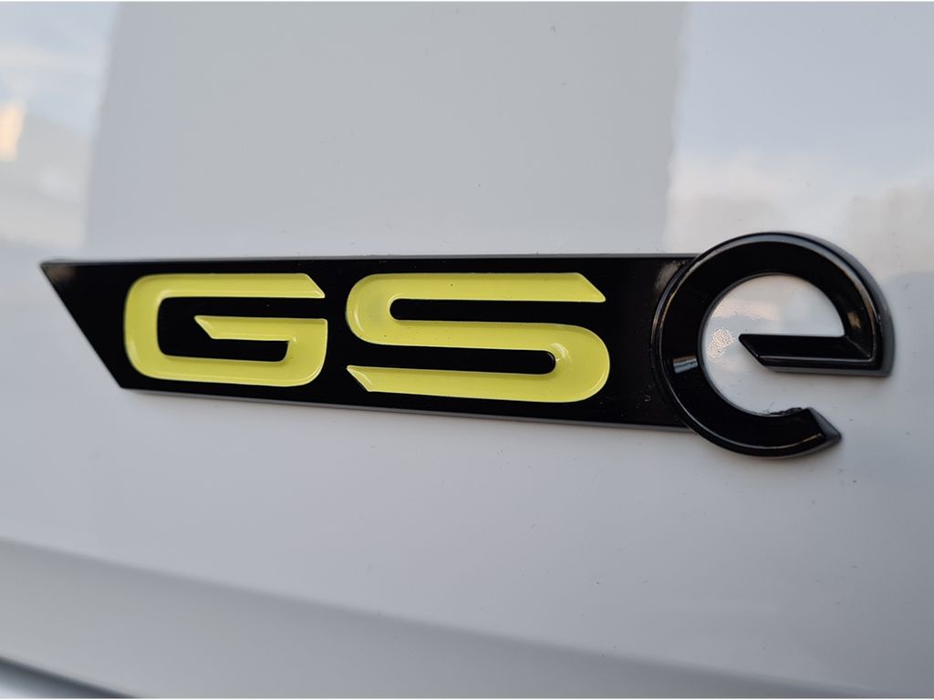 Fahrzeugabbildung Opel Grandland GSe Plug-in Hybrid 4 Allrad Navi 360 K