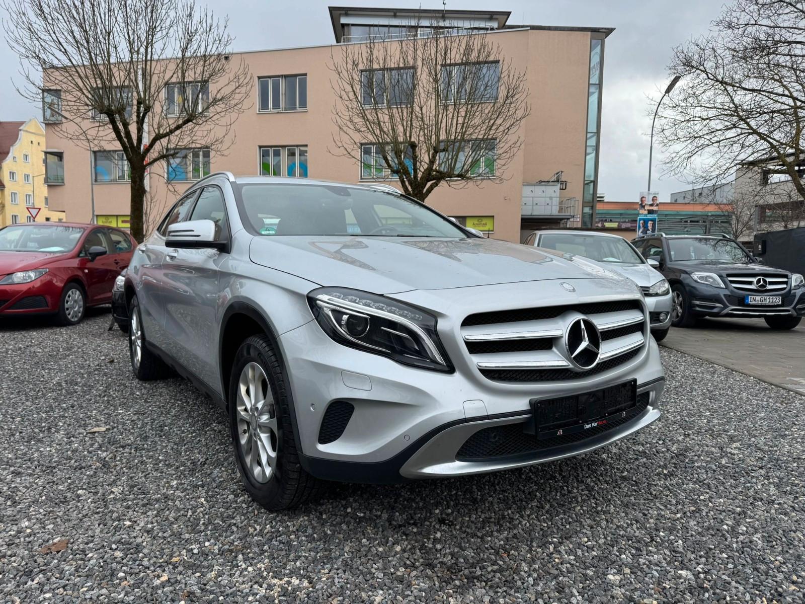 Mercedes-Benz GLA 200 Xenon Kamera Shz Temp LED PDC
