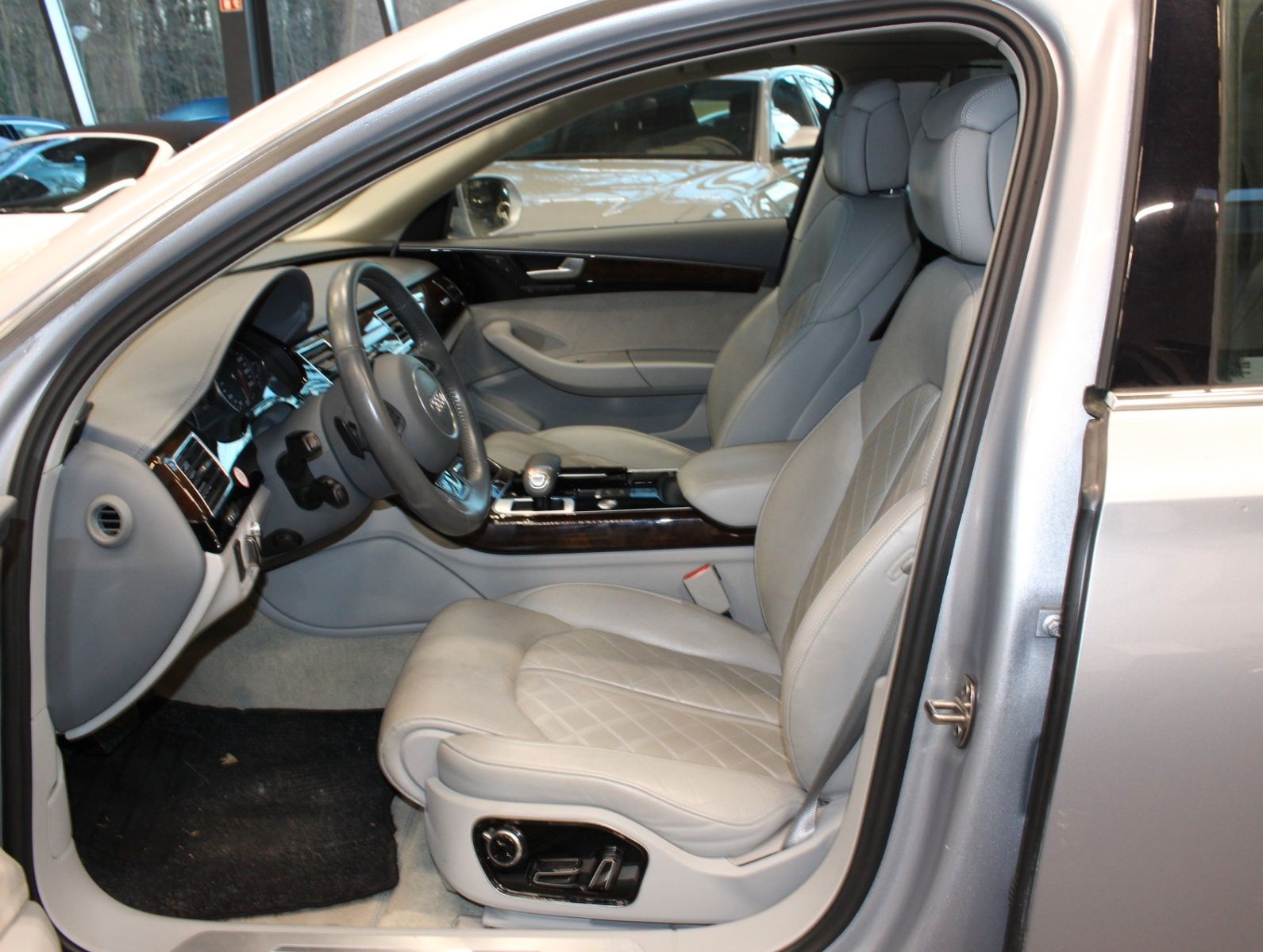 Fahrzeugabbildung Audi A8 4.0 TFSI tiptronic quattro*1.Hand Matrix-LED