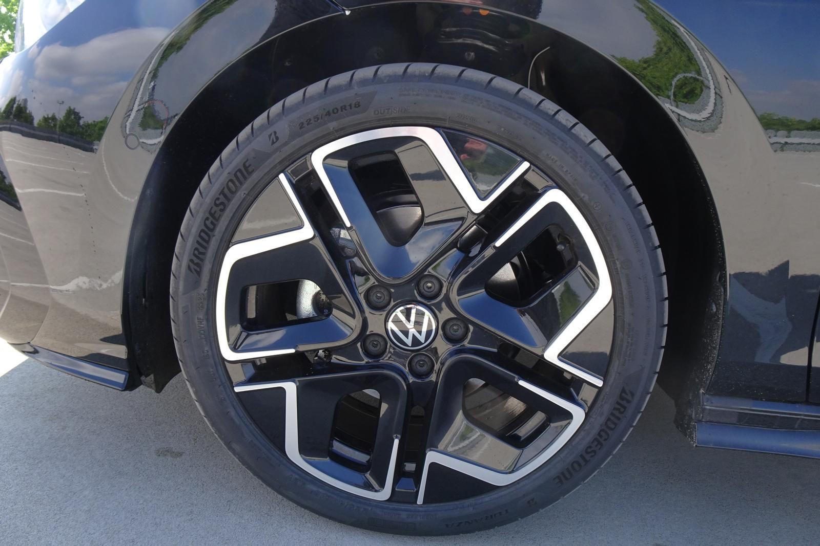 Fahrzeugabbildung Volkswagen Golf VIII Lim. 2.0 TDI 110kW DSG LED Sportfahrw