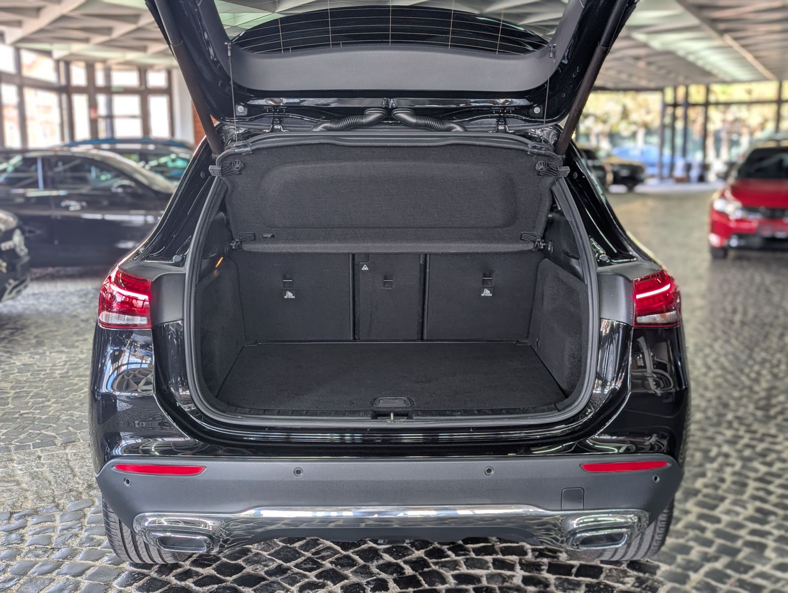 Fahrzeugabbildung Mercedes-Benz GLA 200 d LEDER AHK MBUX VIRT APP KAM SHZ ALU18"