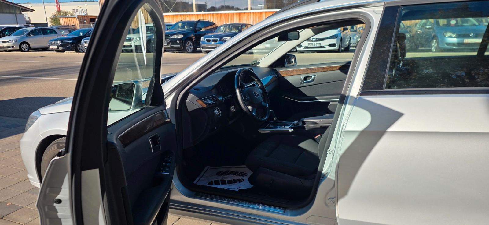 Mercedes-Benz E200 2010 — photo 13