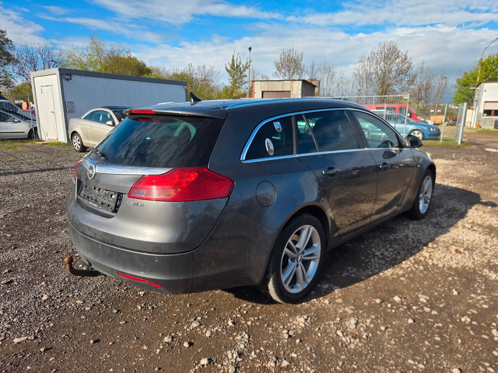 Opel Insignia A Sports Tourer Sport 4x4+AHK+TÜV NEU