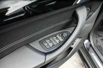 Fahrzeugabbildung BMW X1 sDrive18d Sport Line Aut HEADUP PANORAMA KEYL