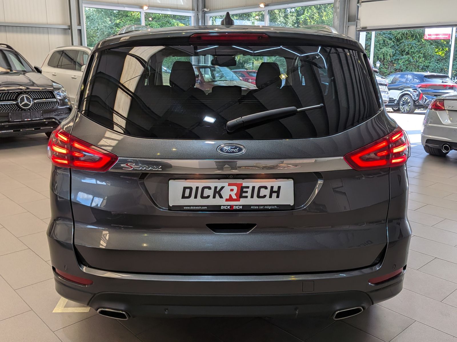 Fahrzeugabbildung Ford S-MAX 2.0 Aut. Titanium*LED*CAM*ACC*AHK*7-SITZE