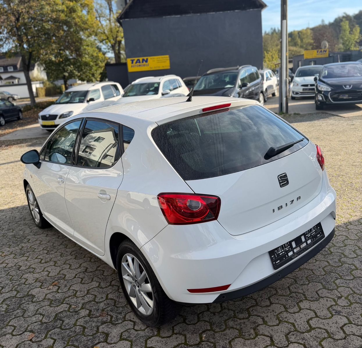 Fahrzeugabbildung SEAT Ibiza 1.4 Style *NAVI *PDC *TEMPOMAT