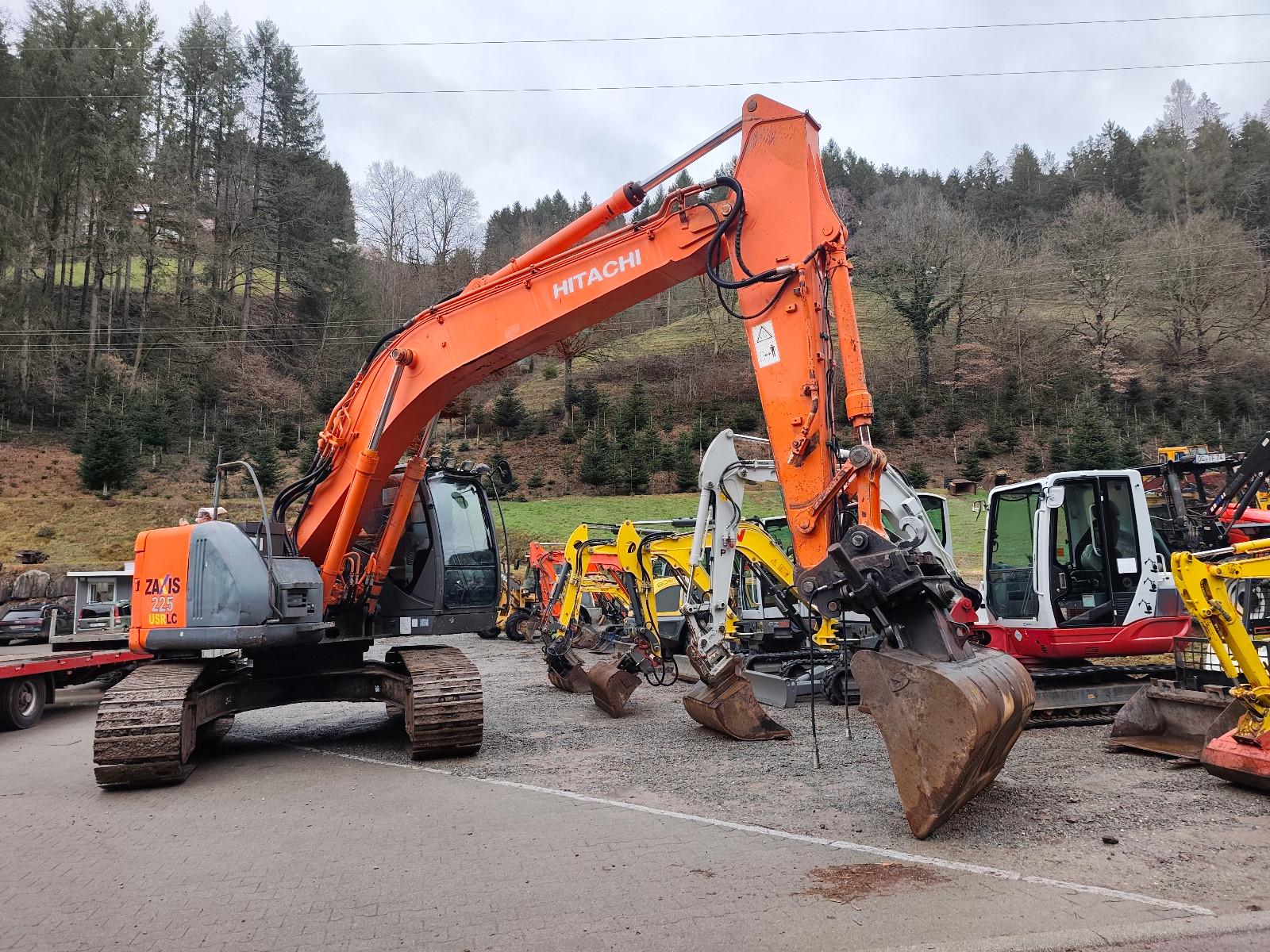 Hitachi ZX 225 US LC-3 Kettenbagger (netto34500€)