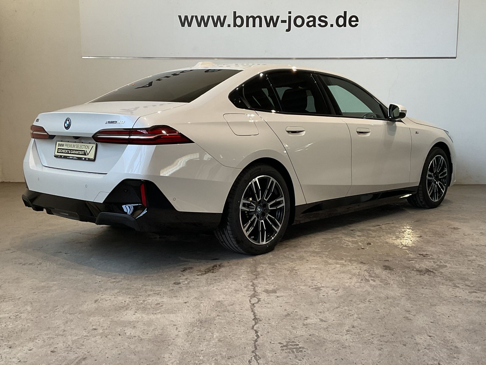 Fahrzeugabbildung BMW i5 xDrive40 M-Sportpaket | Sitzbelüftung vorn |