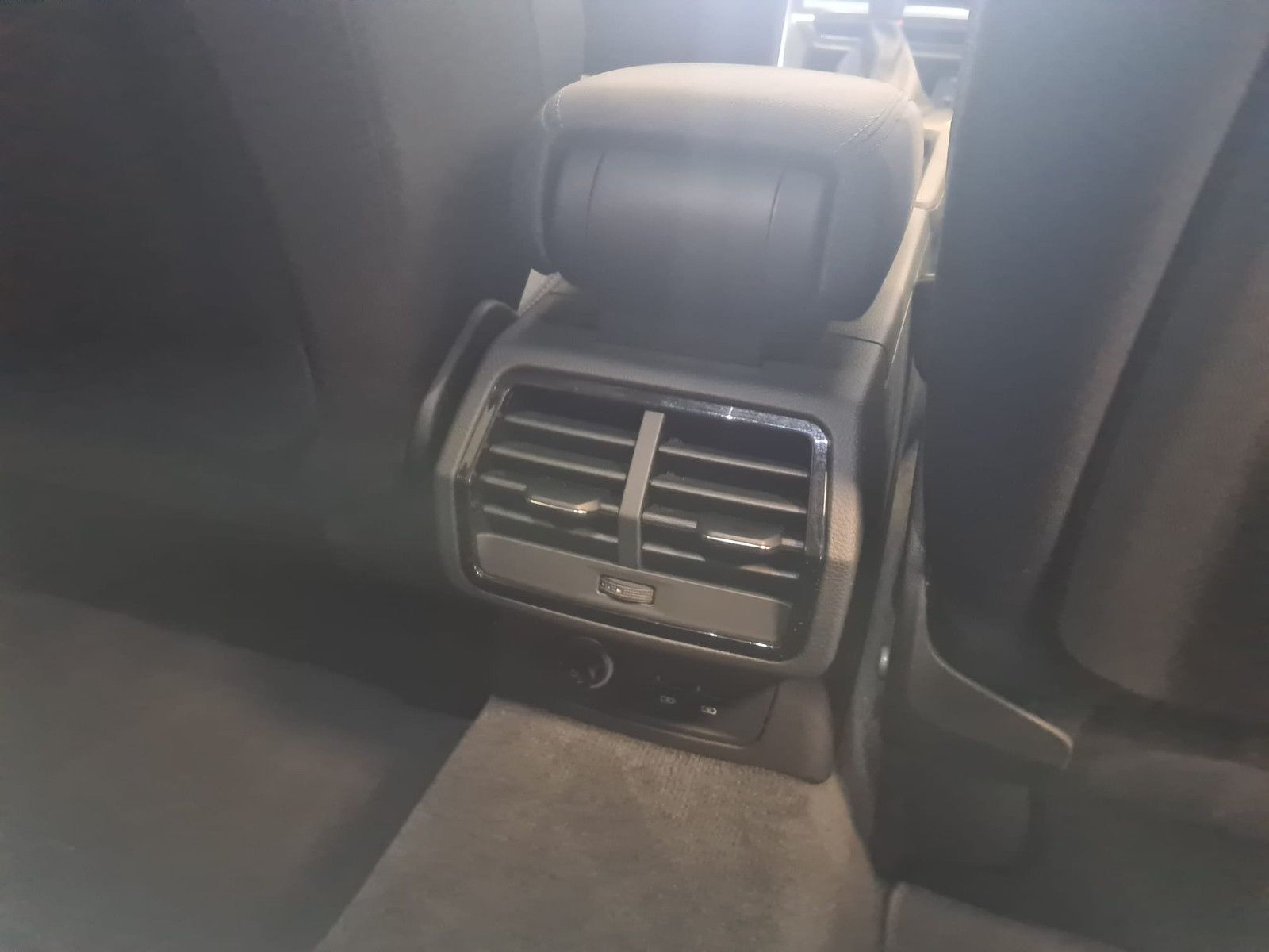 Fahrzeugabbildung Audi Q3 35 TFSI / LED / NAVI / AHK / VIRTUELL